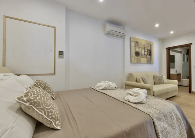 2 Bedrooms, Suite, 2 Queen Beds, Garden View, Sofa, PALAZZO VIOLETTA 4/10
