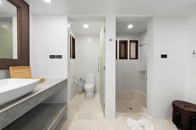 غرفة ديلوكس بسريرين كينج بإطلالة على البحر بغرفتي نوم بجاكوزي، Zara Resort (ex The Privilege Hotel Ezra Royal Beach) 9/9