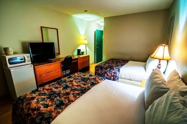 غرفة قياسية بسريرين مزدوجين، Wescana Inn 1/1