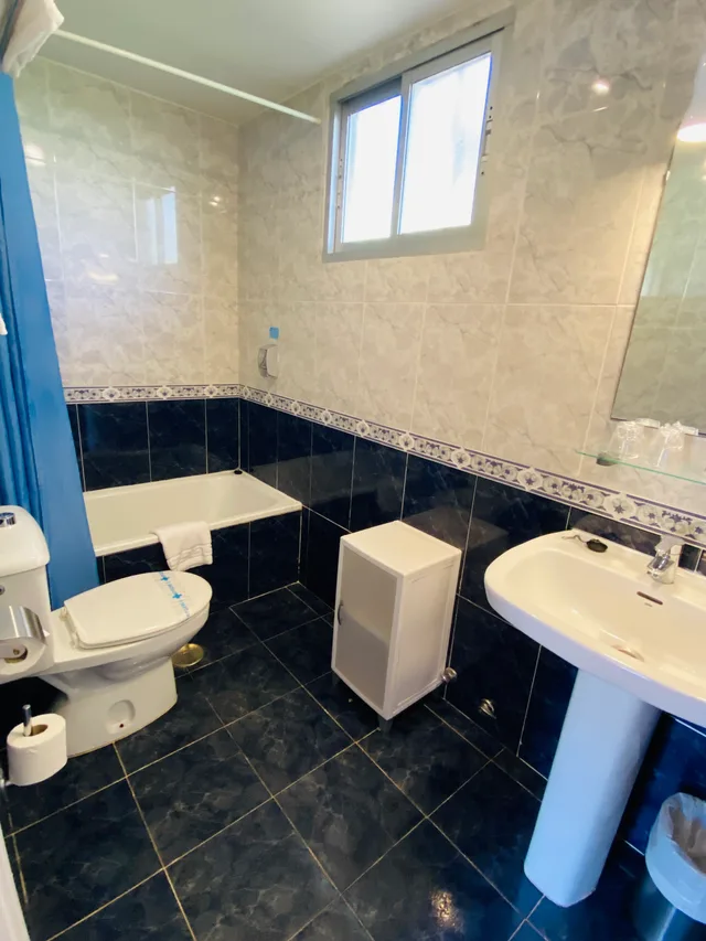 غرفة بسريرين منفصلين بشرفة في الطابق الأرضي، Hotel Los Jazmines 3/3