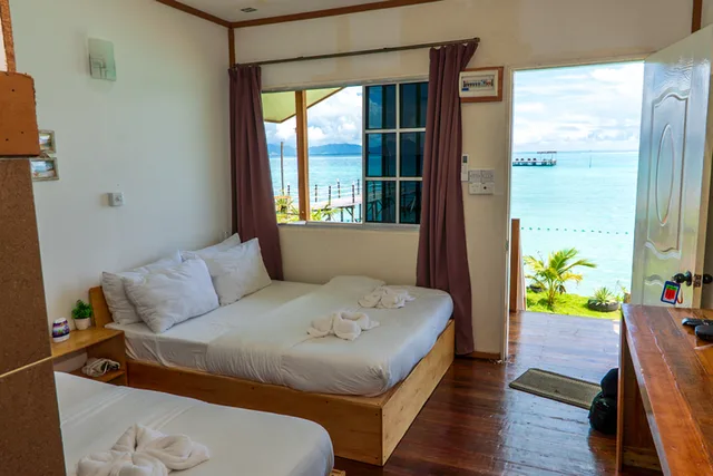 غرفة سوبيريور ثلاثية بإطلالة على البحر، Panglima Resort Bum Bum Island, Semporna 2/4