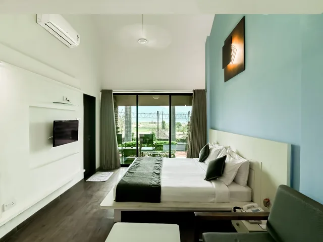 Courtyard، Saj By The Lake - Malshej Ghat Hotel 1/2