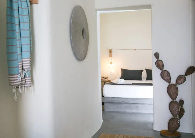 جناح تنفيذي بسرير كوين بإطلالة على البحر بغرفة نوم واحدة مع أريكة، Santorini Villas 1/2