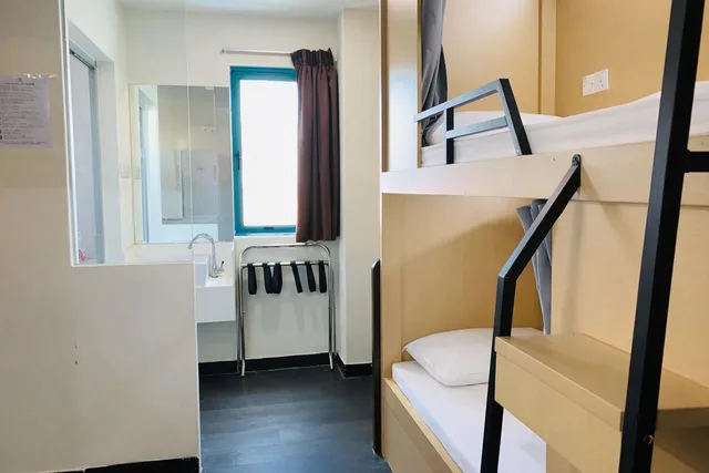 Capsule, Single, Single Bed, 4 Beds، A Hotel Desker 2/2
