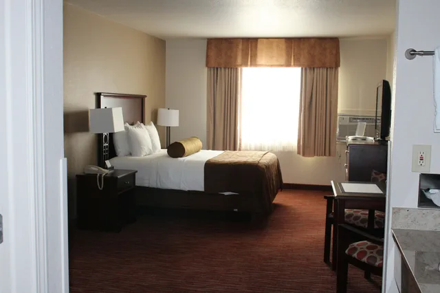 غرفة قياسية بسرير كوين يُسمح فيها بالحيوانات الأليفة لذوي الإعاقة، Best Western Plus Concord Inn 1/6