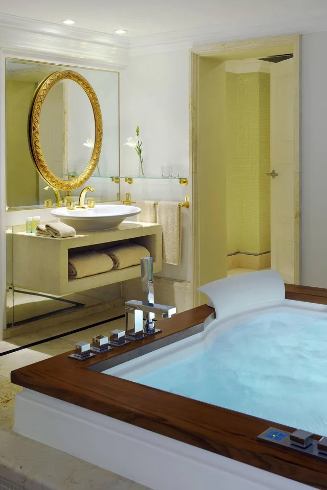 جناح بشرفة، Cairo Marriott Hotel and Omar Khayyam Casino 6/8