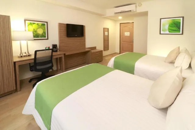 غرفة بسريرين مزدوجين، Wyndham Garden Monterrey Valle Real 2/2