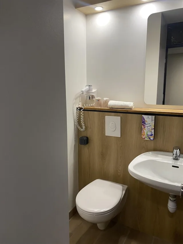 غرفة قياسية بسريرين منفصلين بحوض استحمام، Sure Hotel by Best Western Dijon Sud 6/10