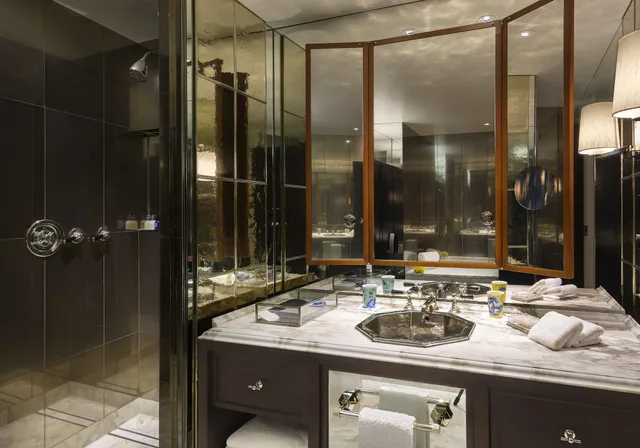 جناح ديلوكس بسرير كينج، Rosewood London 1/2
