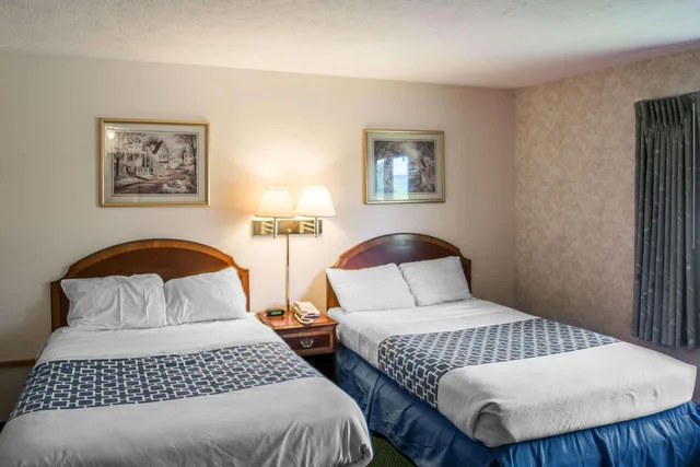 Senior, 2 Double Beds, Smoking، Econo Lodge Hornell 2/3