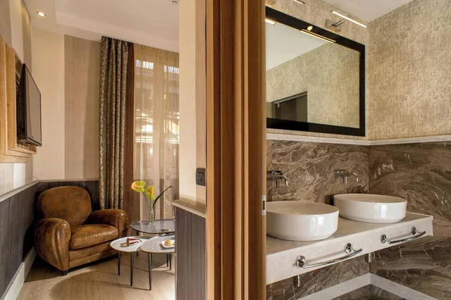 جناح جونيور بسرير كوين في الملحق، Royal Court Hotel 4/5
