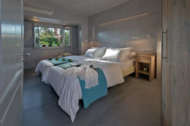 2 Bedrooms, Executive, Suite, 1 Queen and 3 Single Beds, Beach Front, Calypso Villas Zakynthos 5/6