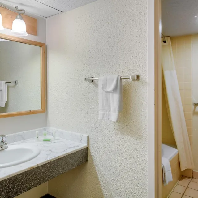 غرفة رباعية بسرير كينج وسرير كوين، Quality Inn Stateline 4/4