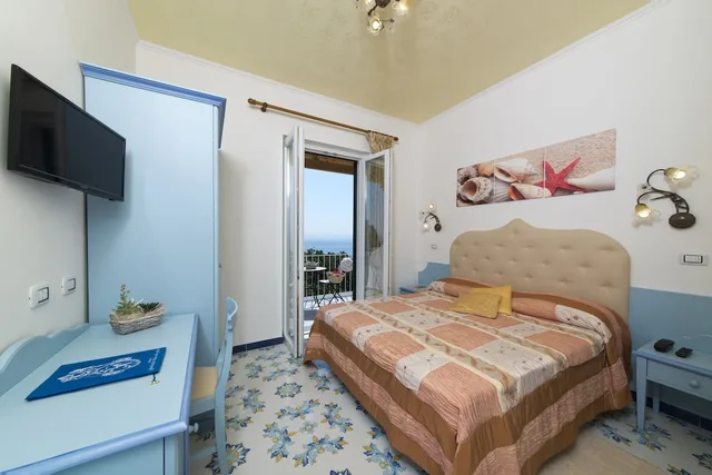 غرفة سوبيريور بسرير مزدوج بإطلالة على البحر، Giardino Delle Ninfe E La Fenice 1/10