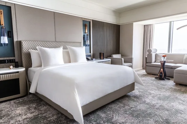 (Suk) Superior Room King، فندق فور سيزونز الرياض في مركز المملكة(Four Seasons Hotel Riyadh at Kingdom Centre) 2/3