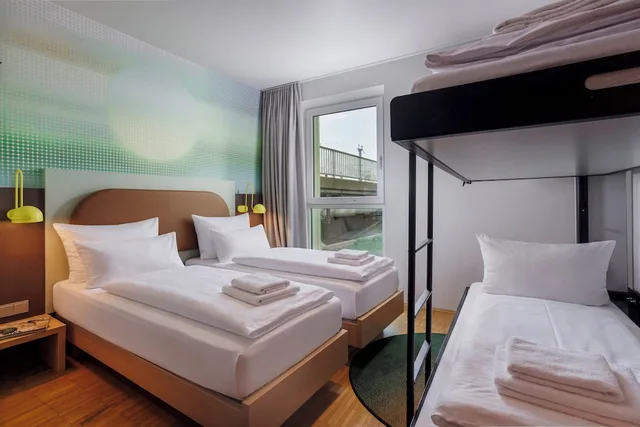 غرفة قياسية رباعية بأسرّة بطابقين، LyvInn Hotel Frankfurt Messe 2/5