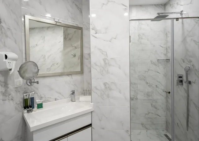 جناح بسريرين كينج بشرفة، Dave Hotel Yerevan 1/2