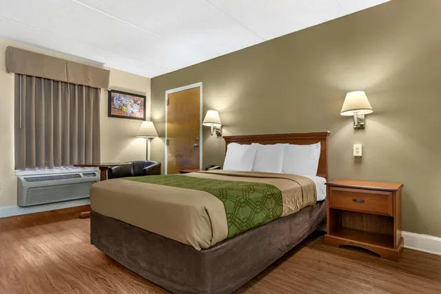 غرفة بسرير كوين، Econo Lodge Inn & Suites Lugoff - Sc 1/5