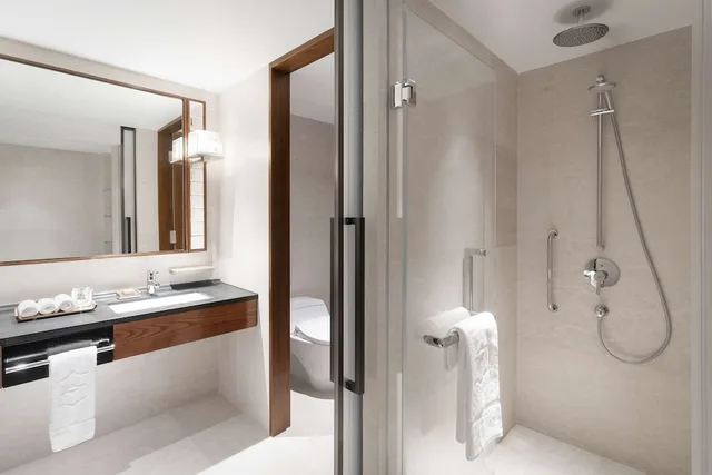Horizon, Club, Junior Suite, King Bed, Shangri-La Singapore 3/4