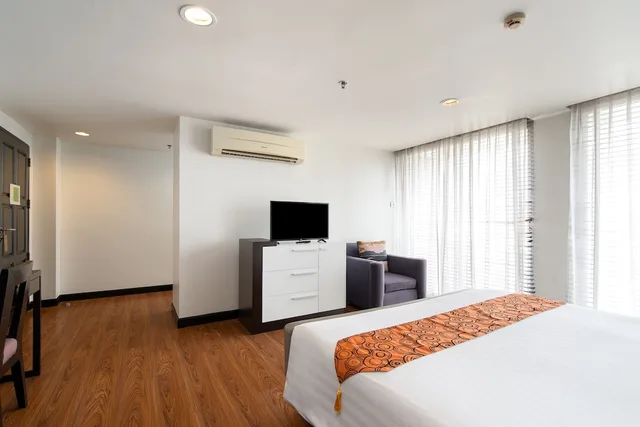 Superior, King Bed, Lily Hotel Bangkok 5/10
