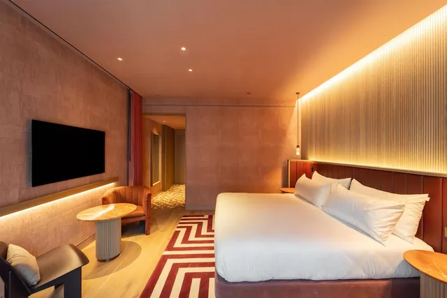 غرفة غراند بسرير كينج بشرفة، Hotel Palacio Bellas Artes San Sebastian, Curio Collection by Hilton 9/10