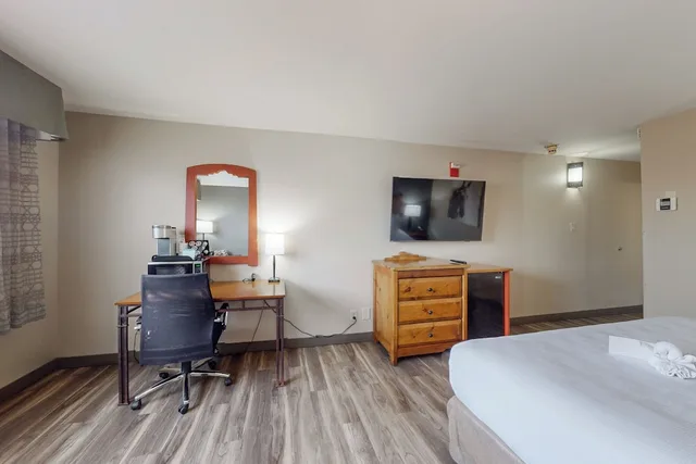 غرفة قياسية بسرير كينج يُسمح فيها بالحيوانات الأليفة، Best Western Plus Rio Grande Inn 4/10