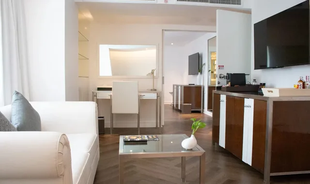 جناح متصل، Night Hotel Bangkok (formerly Dream Hotel Bangkok) 1/1