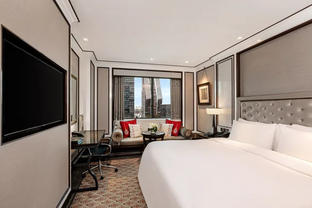 غرفة بسرير كينج بحوض استحمام، THE ATHENEE HOTEL, A LUXURY COLLECTION HOTEL BANGKOK 1/5