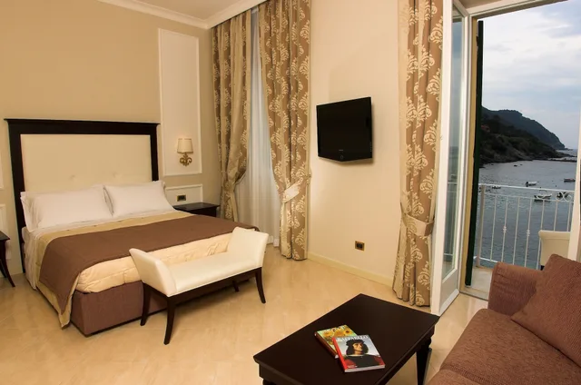 جناح جونيور بإطلالة على البحر بغرفة نوم واحدة مع أريكة، Hotel Miramare and Spa 5/8