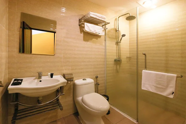 غرفة بريميير بسرير كينج، Swing & Pillows at Golden Roof Hotel Ampang, Ipoh 8/9