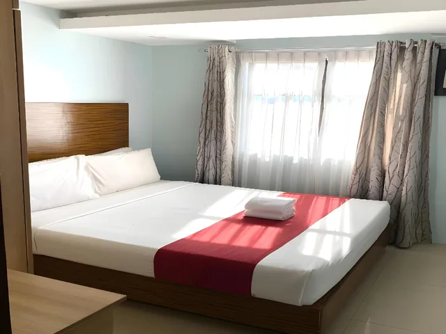 بنتهاوس رباعي، Sebastien Hotel 1/1