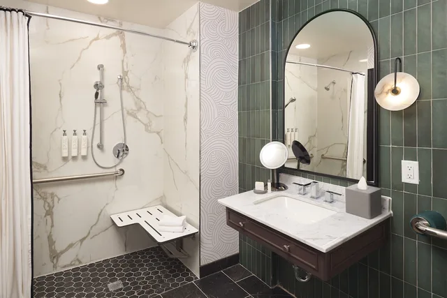 جناح تنفيذي بسرير كينج مع أريكة، Hotel Vesper, Houston, a Tribute Portfolio Hotel 3/5