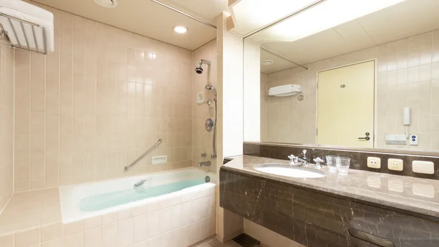 غرفة بريميوم بسرير كينج بإطلالة على المرفأ في طابق مرتفع، InterContinental Yokohama Grand 3/3