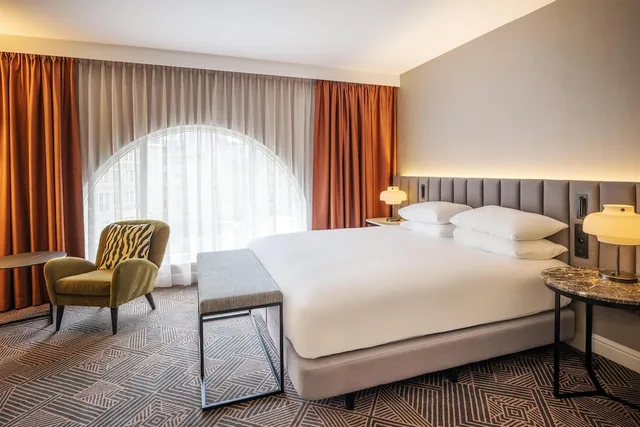 Family, King Bed, Bunk Bed, Hilton Brussels Grand Place 2/3