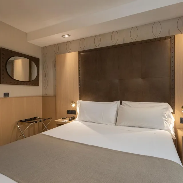 غرفة بسرير مزدوج أو سريرين منفصلين، Gran Hotel Barcino 7/10