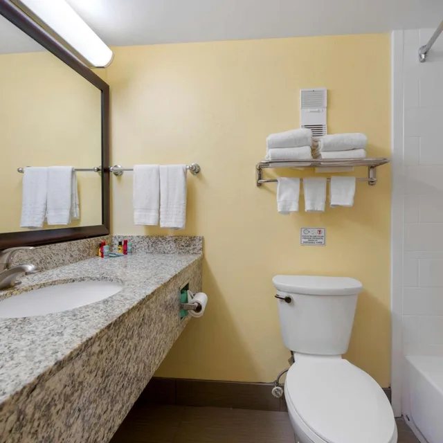 جناح بسرير كينج بغرفتي نوم، Best Western Louisville East Inn & Suites 7/7