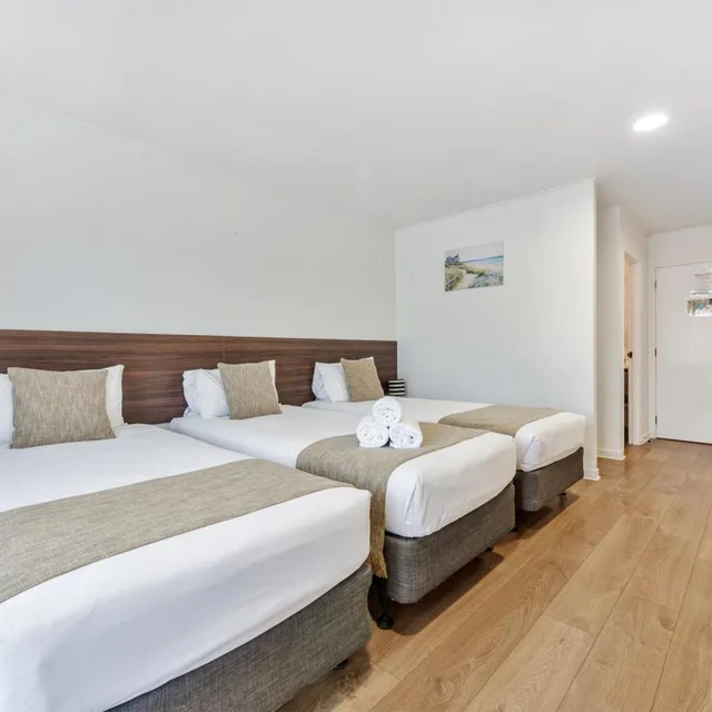 غرفة ثلاثية، Garden Inn Airport 2/10