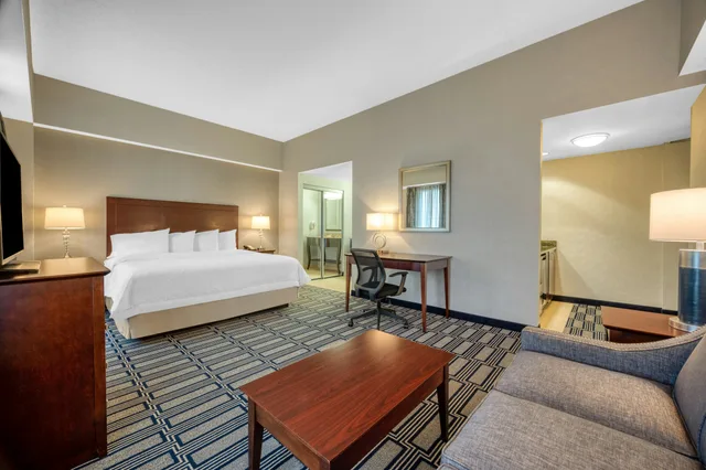 استوديو بسرير كينج مع أريكة، Hampton Inn & Suites Providence Downtown 1/4