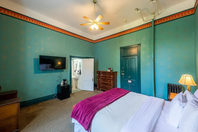 Victorian, King Bed، The Crescent Hotel And Spa 2/8