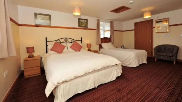 جناح بسرير مزدوج وسرير فردي، Chevin End Guest House 1/1