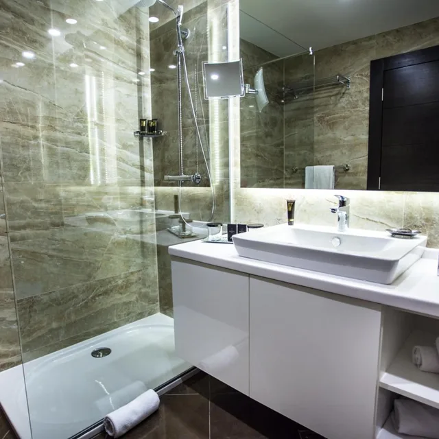 Regency, King Bed, Malak Regency Hotel 7/8