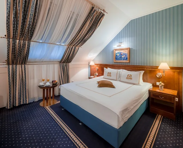 Standard, Queen Bed, Waldinger Hotel 6/8