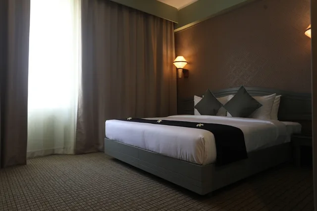 Director, Suite, King Bed، THE INTERNATIONAL HOTEL 2/3