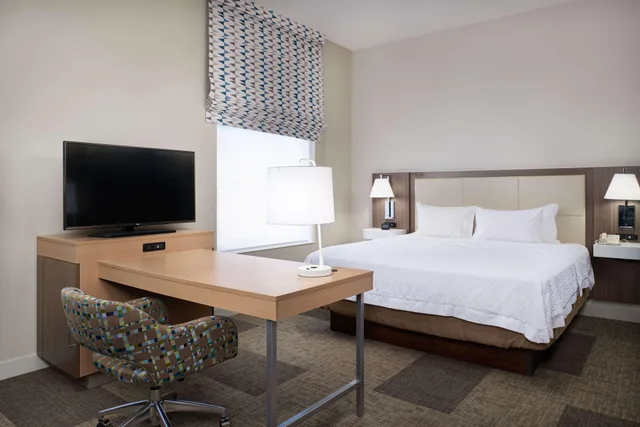 استوديو بسرير كينج، Hampton Inn and Suites Rogers 1/4