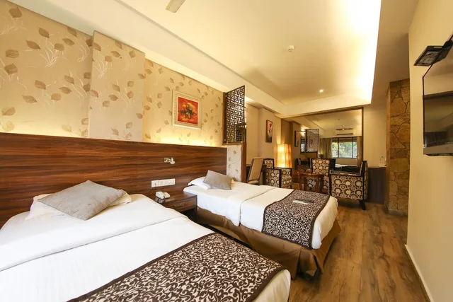 غرفة فاخرة بسريرين منفصلين بغرفة نوم واحدة، HOTEL MAHARANA INN 9/10