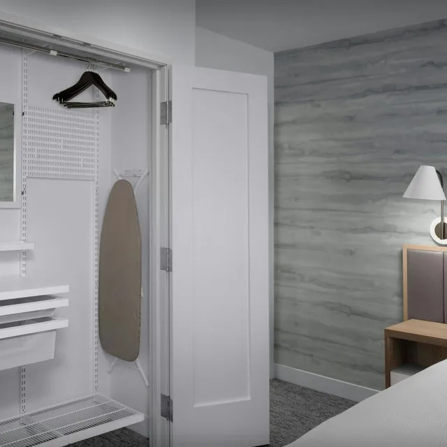 جناح بسرير كوين بغرفة نوم واحدة مع أريكة، TownePlace Suites by Marriott Fort Myers Gulf Coast 6/6