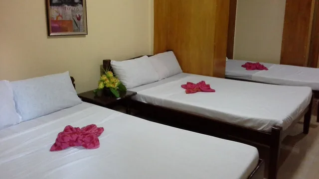 Semi Room, Family, 1 Single and 2 Double Beds، St Vincent Cottages Dee And Timmy Side 1/2