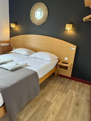 غرفة ثلاثية، HOTEL DE LYON 6/10