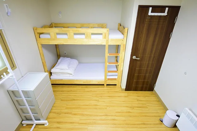سكن مشترك بأربعة أسرّة للرجال، Ganderak Guesthouse - Hostel 4/4
