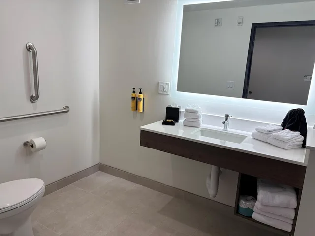 غرفة قياسية بسرير كينج لذوي الإعاقة، Best Western Plus Gilbert/Mesa 5/8